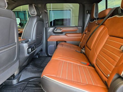 Used 2024 GMC Sierra 3500 Denali Ultimate AWD/4WD image 15