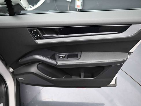 Certified 2026 Porsche Cayenne Coupe AWD/4WD image 24