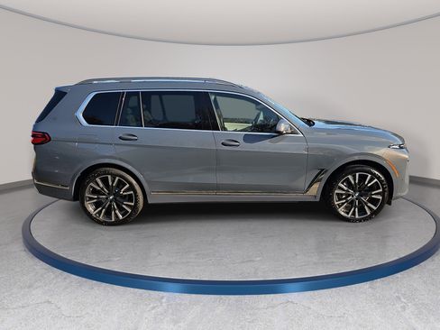 New 2026 BMW X7 xDrive40i w/ Premium Package image 4