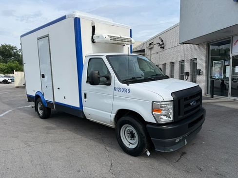 Used 2024 Ford E-350 and Econoline 350 Super Duty w/ Power Windows & Locks Group RWD image 4