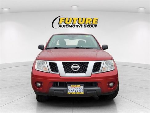 Used 2020 Nissan Frontier SV image 2