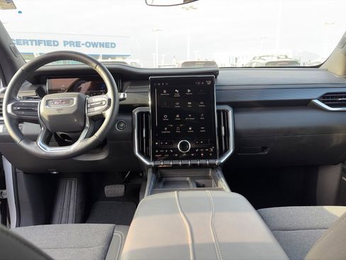 Used 2025 GMC Acadia Elevation image 11