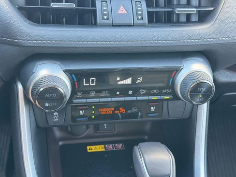 Certified 2022 Toyota RAV4 Limited AWD/4WD image 18