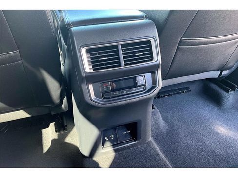 Used 2025 Volkswagen Atlas SE AWD/4WD image 10