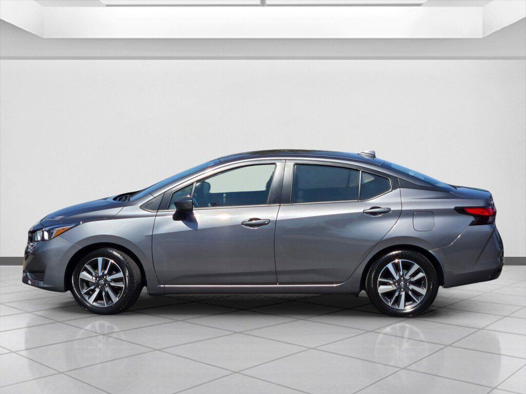 Used 2024 Nissan Versa SV FWD image 8
