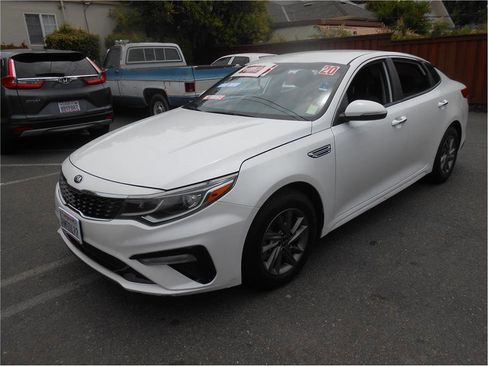 Used 2020 Kia Optima LX image 2