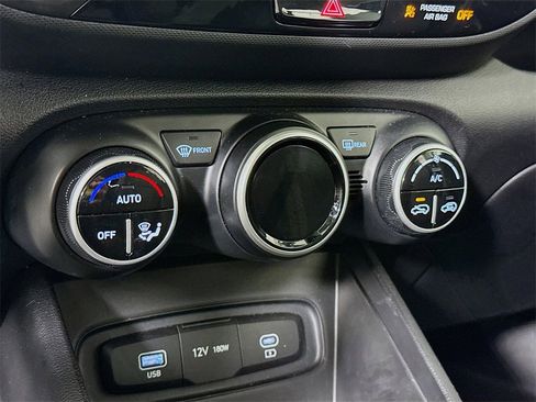 Certified 2025 Hyundai Venue SEL image 8