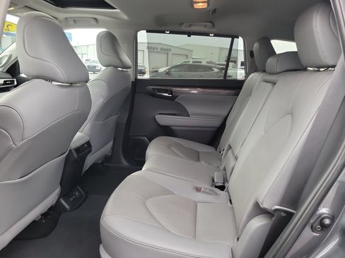 Used 2020 Toyota Highlander Limited FWD image 13