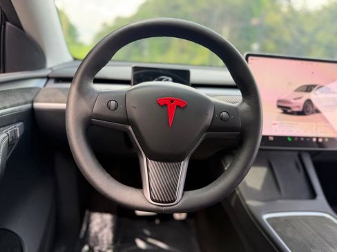 Used 2023 Tesla Model Y Long Range AWD/4WD image 42