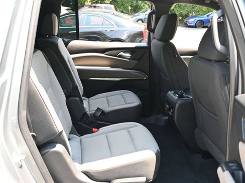 Used 2024 Chevrolet Traverse LT FWD image 32