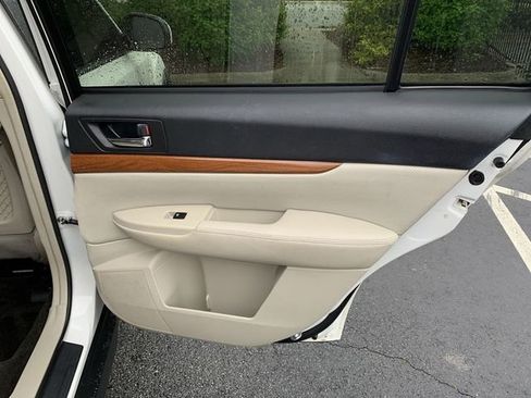 Used 2014 Subaru Outback 2.5i Limited AWD/4WD image 11