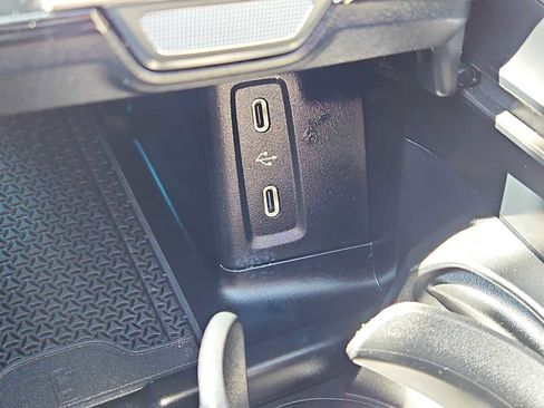 Used 2025 Mercedes-Benz GLC 300 4MATIC image 28