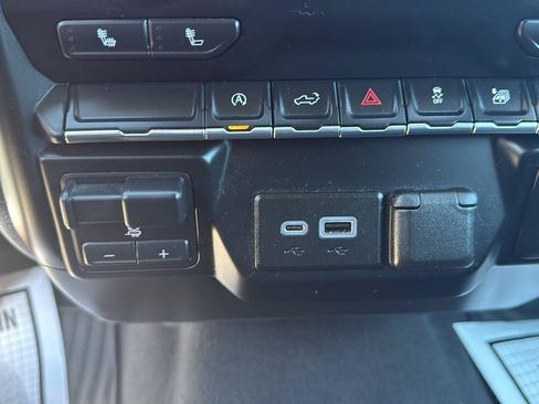 Used 2021 Chevrolet Silverado 1500 LT AWD/4WD image 24