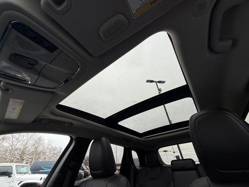 Used 2022 Jeep Cherokee Latitude Lux w/ Sun & Sound Group image 24