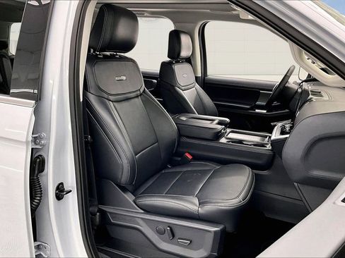 New 2025 Ford Expedition Platinum w/ Driver's Package image 11