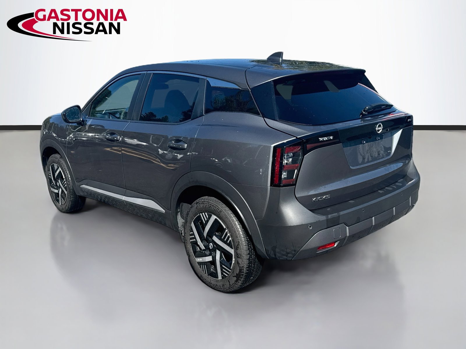 Used 2025 Nissan Kicks SV FWD image 6