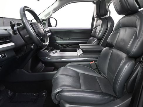 Used 2025 Lincoln Navigator Reserve AWD/4WD image 13