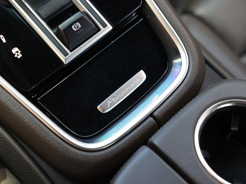 Used 2018 Porsche Panamera 4 image 47