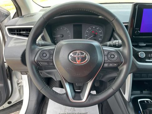 Used 2025 Toyota Corolla Cross LE w/ Moonroof Package FWD image 26