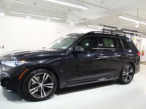Used 2022 BMW X7 M50i w/ Executive Package image 15