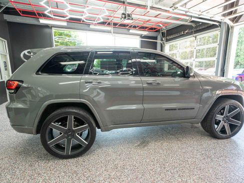 Used 2019 Jeep Grand Cherokee Altitude AWD/4WD image 4