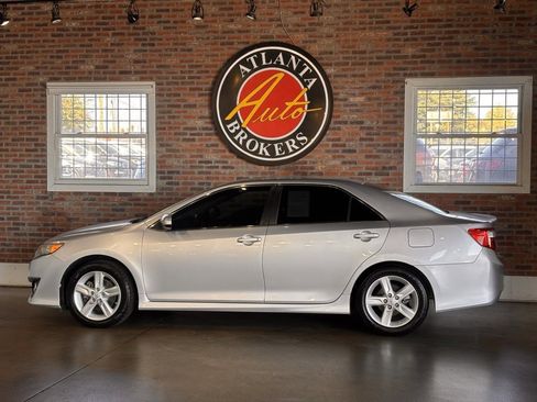 Used 2014 Toyota Camry SE image 7