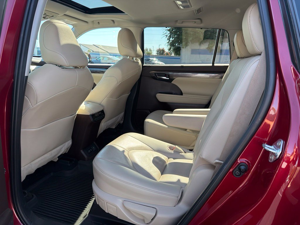 Used 2021 Toyota Highlander Limited AWD/4WD image 19
