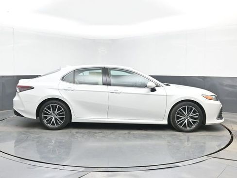 Used 2022 Toyota Camry XLE FWD image 11