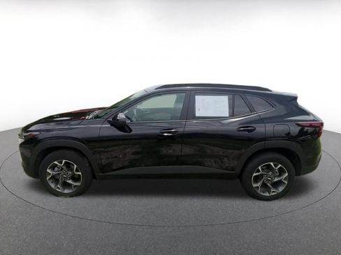 Used 2025 Chevrolet Trax LT w/ LT Convenience Package FWD image 8