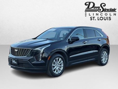 Used 2021 Cadillac XT4 Luxury w/ Cold Weather Package image 7
