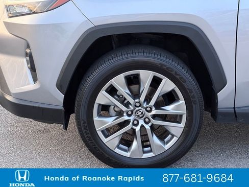 Used 2023 Toyota RAV4 XLE Premium image 33