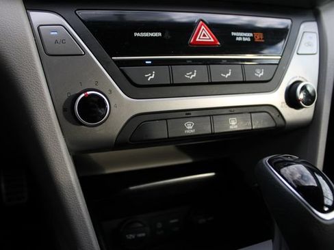 Used 2017 Hyundai Elantra SE FWD image 11