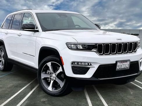 Used 2023 Jeep Grand Cherokee 4WD 4xe image 12