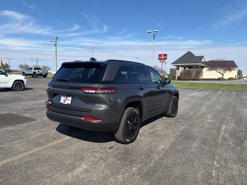 New 2026 Jeep Grand Cherokee Altitude AWD/4WD image 3