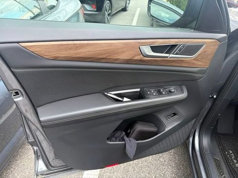 Used 2024 Volkswagen Atlas SE FWD image 14