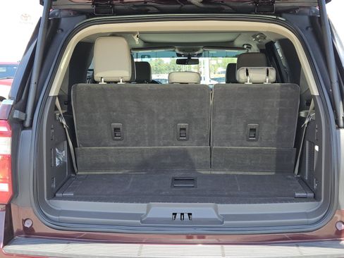 Used 2020 Ford Expedition XLT w/ Equipment Group 202A RWD image 8