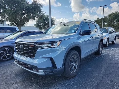Used 2025 Honda Pilot TrailSport image 10