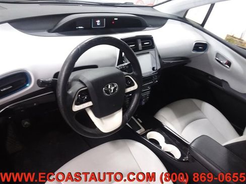Used 2017 Toyota Prius Two image 11
