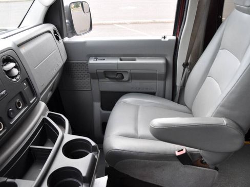 Used 2010 Ford E-350 and Econoline 350 XL RWD image 22