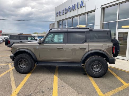 Used 2025 Ford Bronco Outer Banks w/ Sasquatch Package AWD/4WD image 2