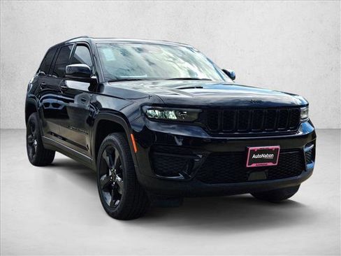 New 2025 Jeep Grand Cherokee Altitude image 7