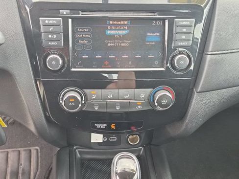 Used 2018 Nissan Rogue S FWD image 15