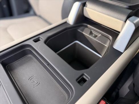 Used 2024 Land Rover Defender 110 X-Dynamic SE image 25