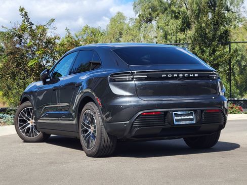 Used 2025 Porsche Macan Electric image 3