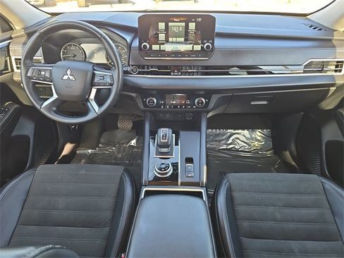 Used 2024 Mitsubishi Outlander SE Black Edition image 9