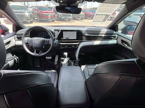 Used 2025 Toyota Camry SE w/ Convenience Package FWD image 24