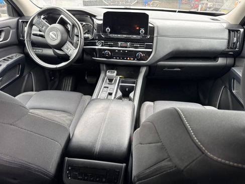 Used 2024 Nissan Pathfinder SV FWD image 15