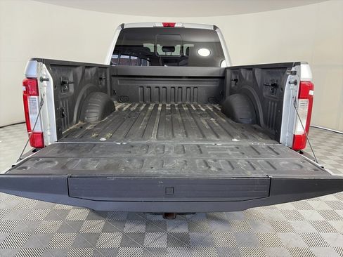 Used 2019 Ford F350 Lariat w/ Chrome Package image 27