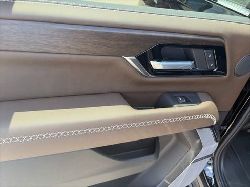 New 2026 GMC Yukon Denali Ultimate w/ LPO, Floor Liner Package AWD/4WD image 12
