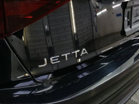 Used 2023 Volkswagen Jetta SE image 9